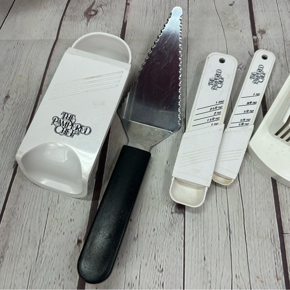 Pampered Chef White Kitchen Tool Set - Picture 2 of 4